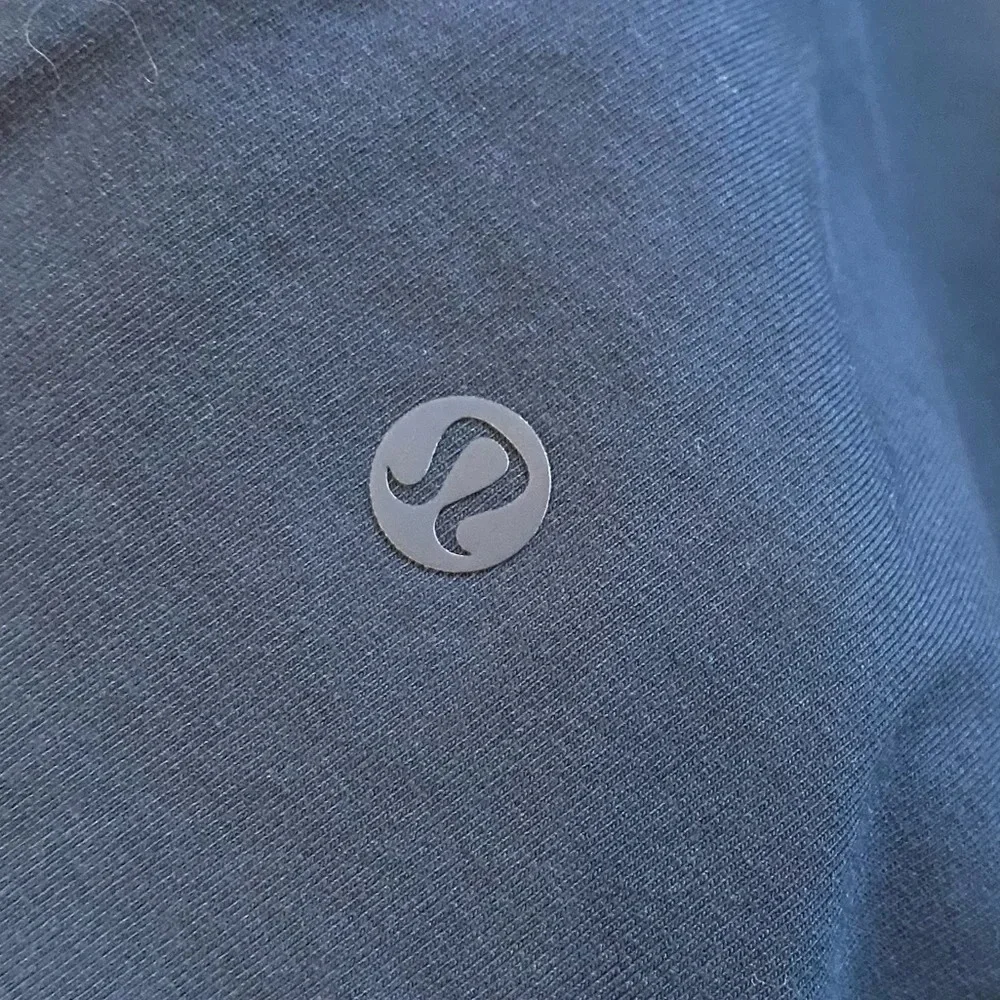Lululemon navy crew neck sweater pleat back size 8